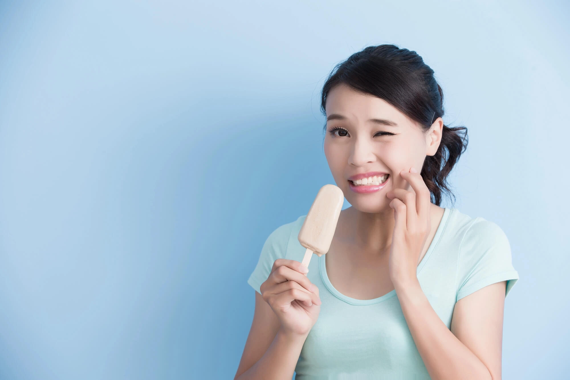 Woman have sensitive teeth needing a dentist in easton