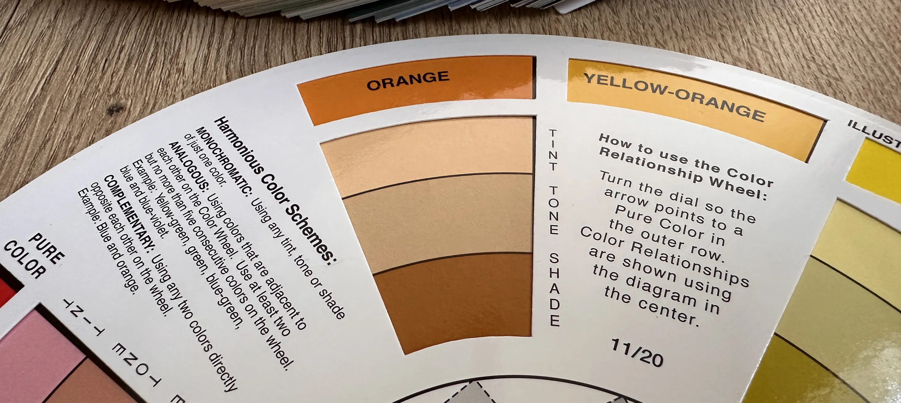 Verschillende tinten en tonen in de kleur oranje - kleurenwiel