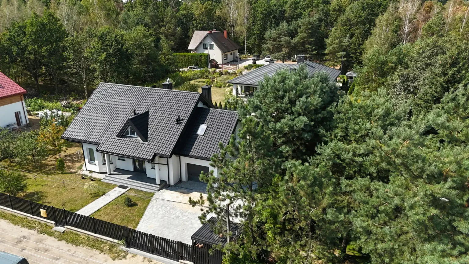 Learn how to house hack your way to financial freedom! This guide covers using an FHA loan to buy a multi-family property and turn it into a profitable Airbnb.