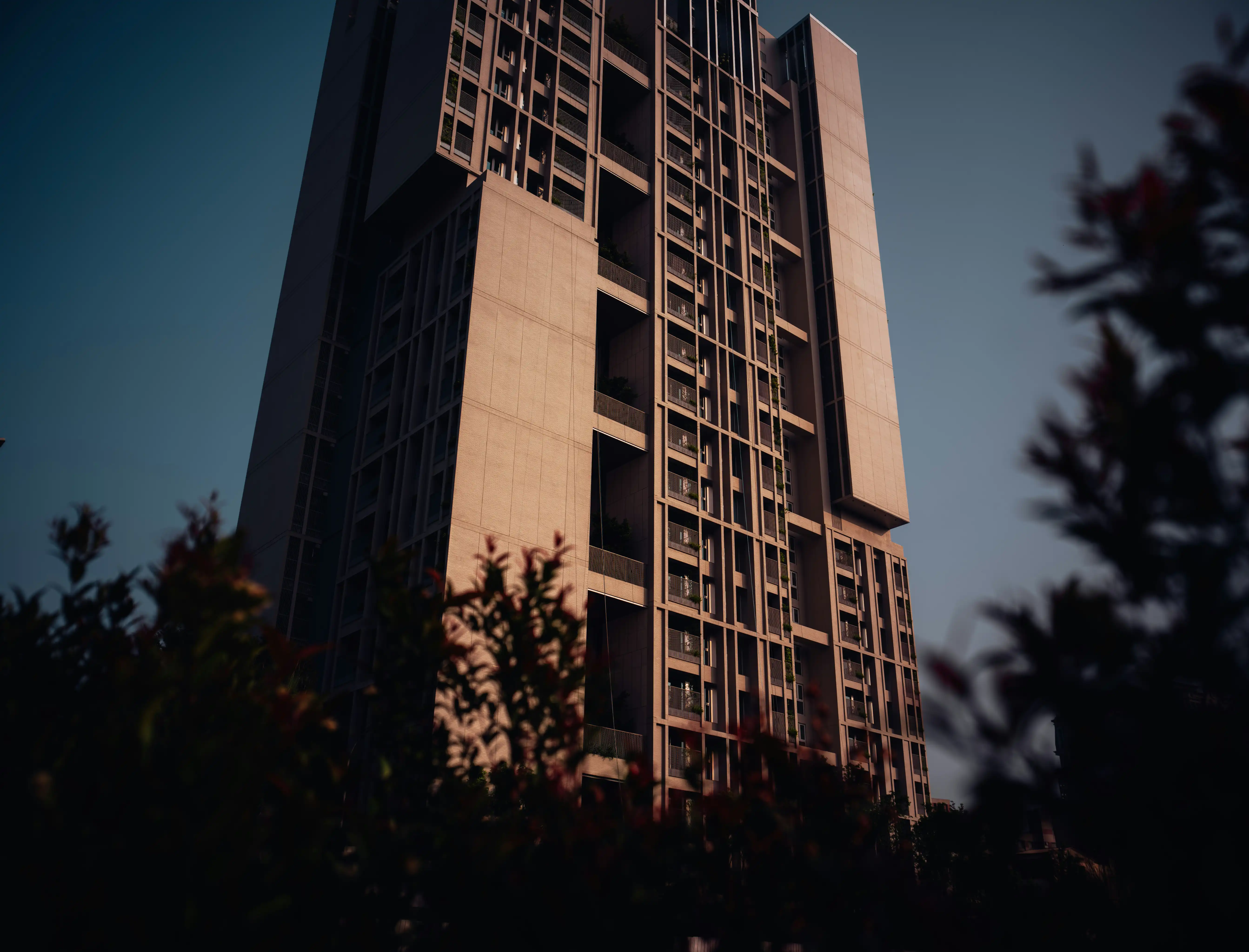 Unlock your investment property's potential. Learn current refi rates (6.5%-8.5%), 15 factors affecting your loan, and how to improve cash flow with DSCR refinancing.