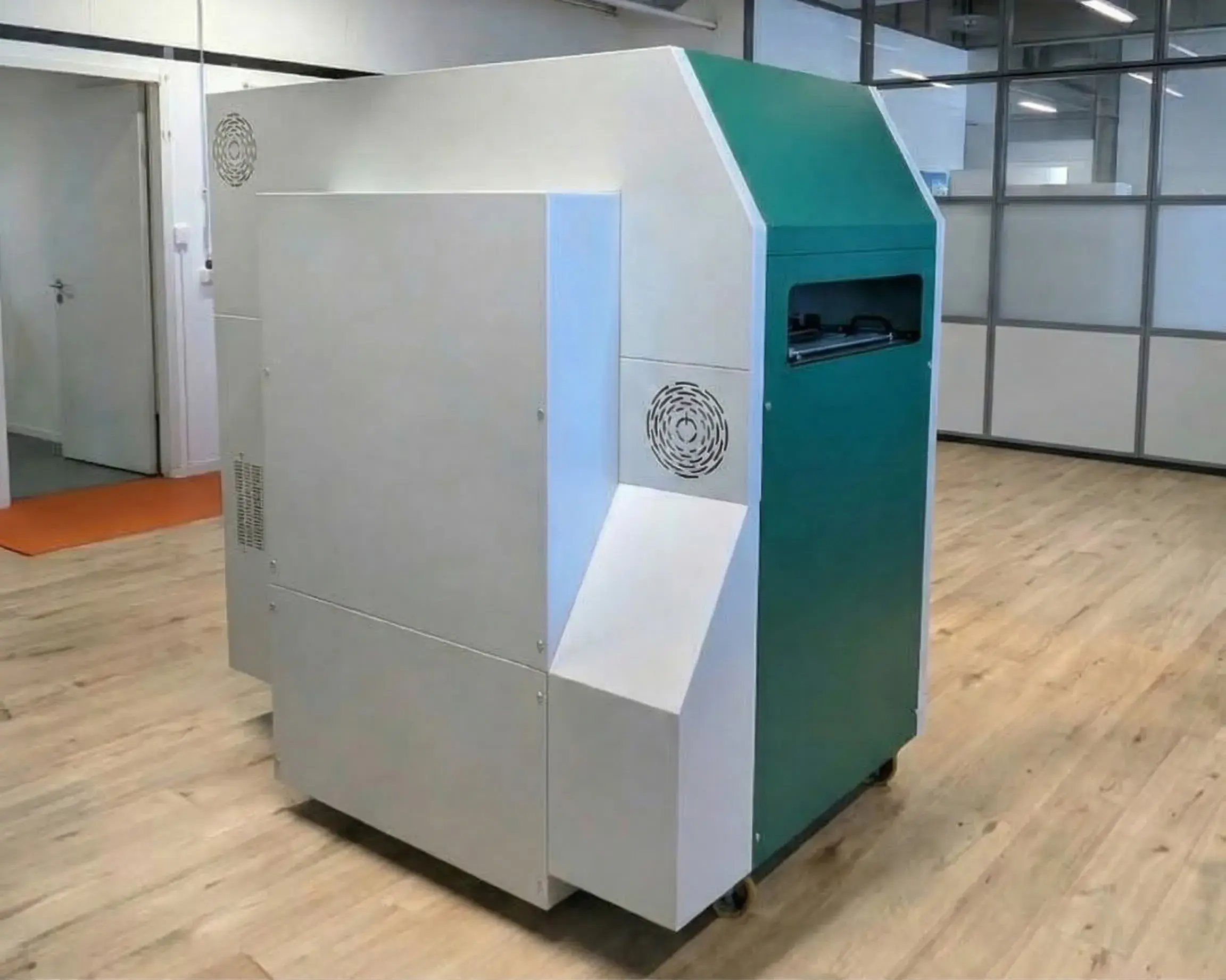 INERGIO 2.5 kW fuel cell system shown in an indoor testing environment.