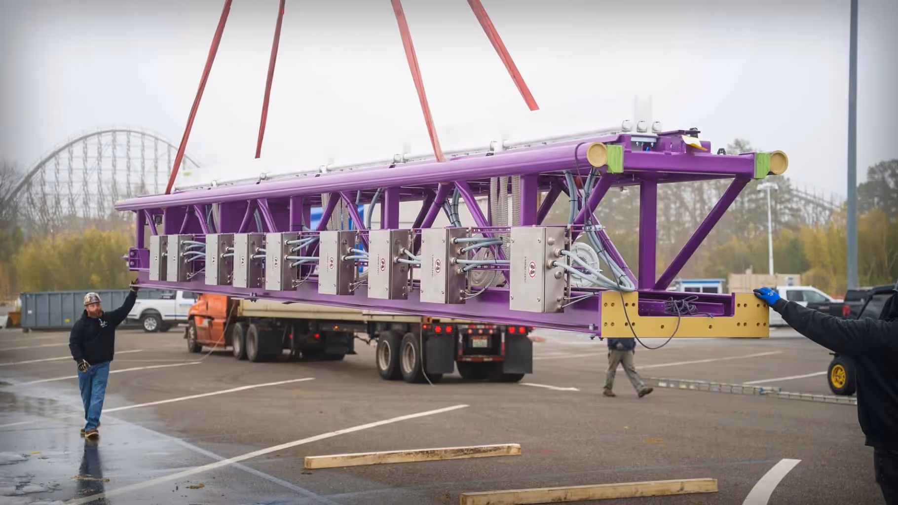 Éléments de rails arrivant à Six Flags Great Adventure / © Six Flags