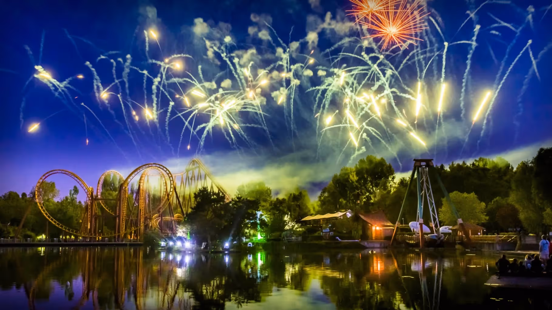 Spectacle nocturne : Le ciel vous tombe sur la tête au Parc Astérix / © Parc Astérix