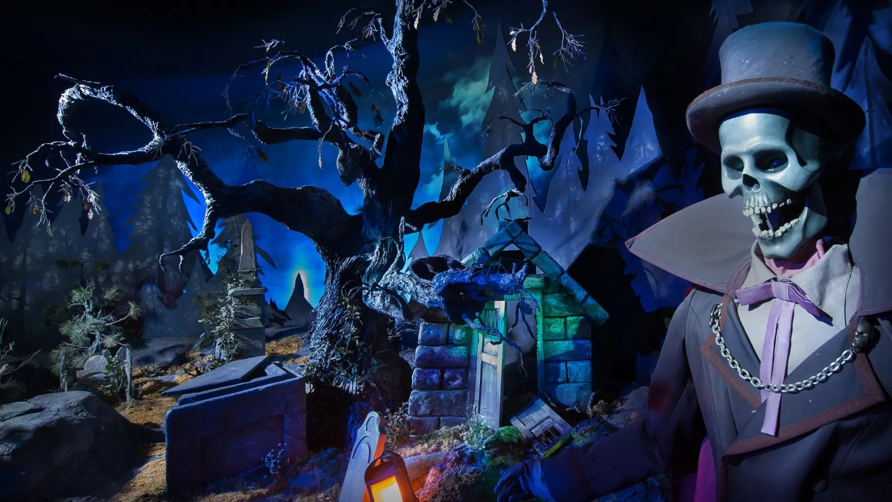 Scène du cimetière de Phantom Manor à Disneyland Paris / © Disneyland Paris