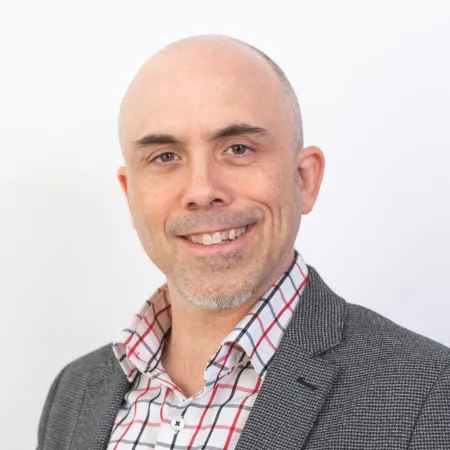 Professional portrait of Martin Lalonde, member of the PlanAxion team.