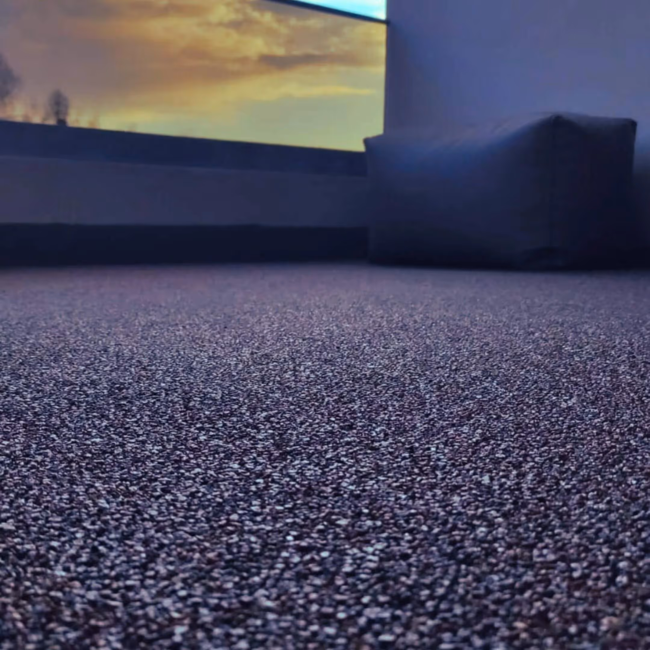 Steinteppich bei Dämmerung mit gleichmäßiger, geschlossener Struktur