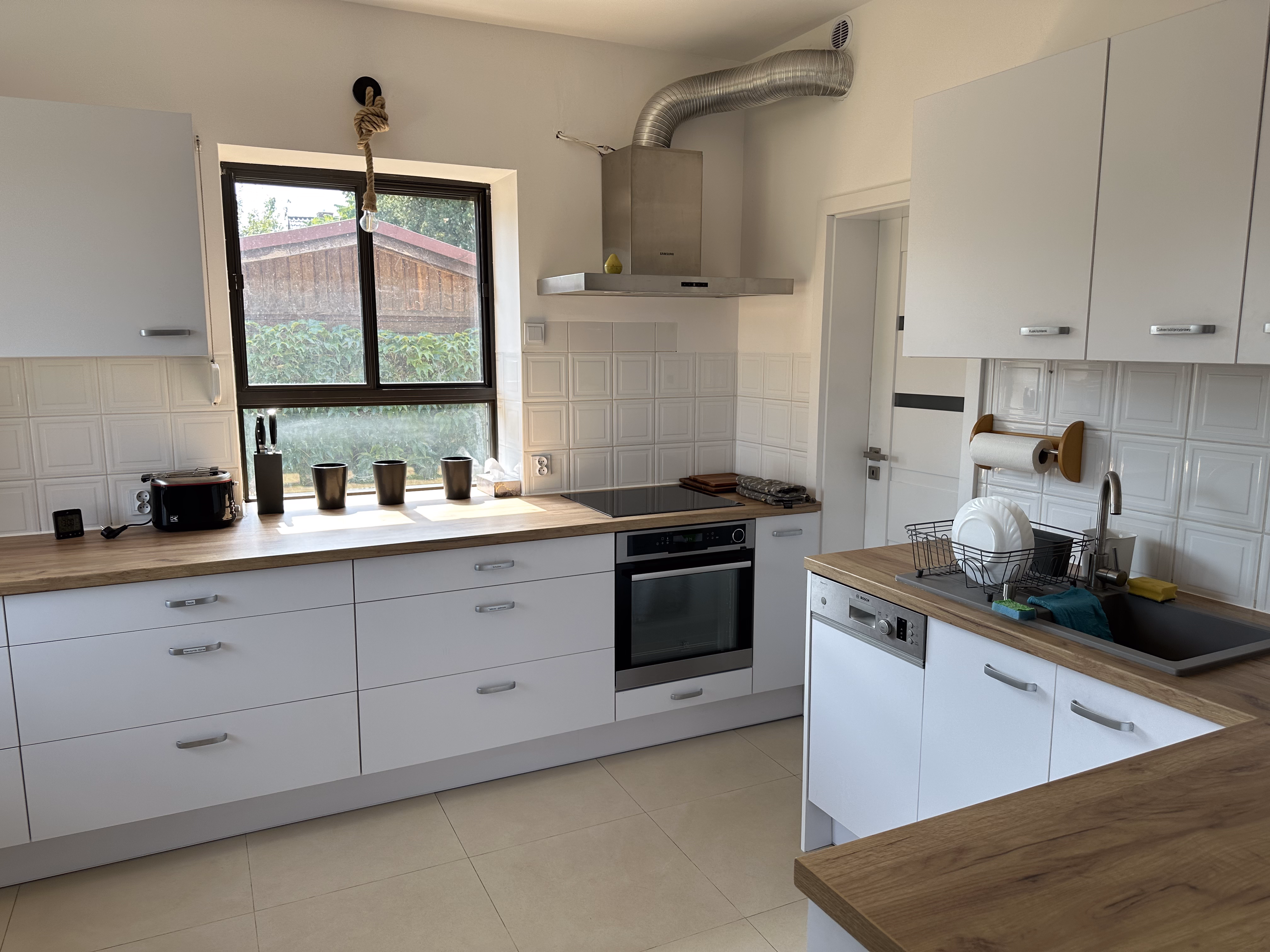 image of a school campus (for a edtech)