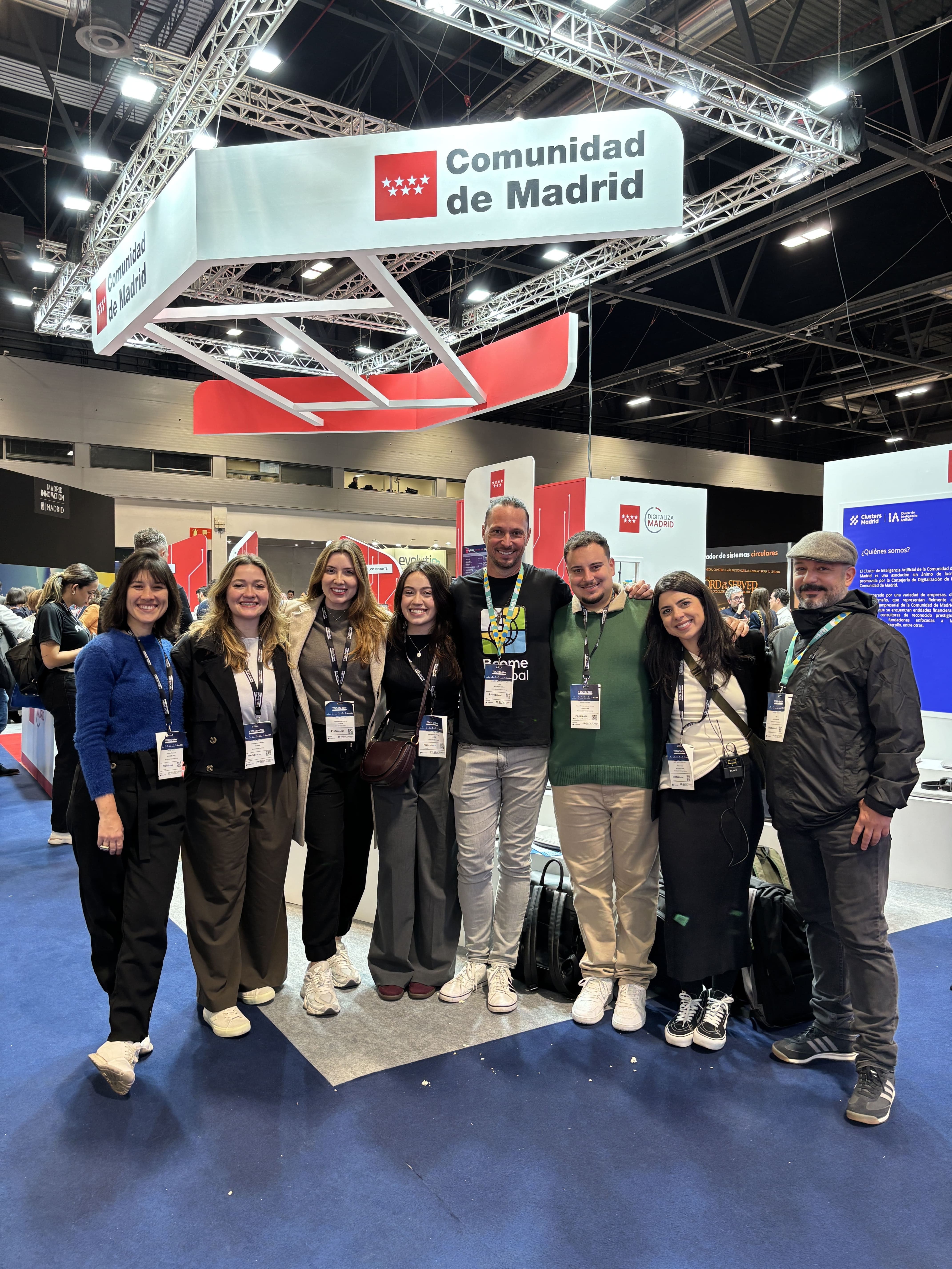 O segundo dia da Missão BitS2025 colocou as impact techs integrantes no coração da inovação europeia, com a visita ao Tech Show Madrid. O evento, líder em tecnologia na Espanha, reúne mais de 400 expositores e foca em áreas centrais da transformação digital, como cloud, IA e cibersegurança, servindo como a porta de entrada para o ecossistema da Comunidad de Madrid.