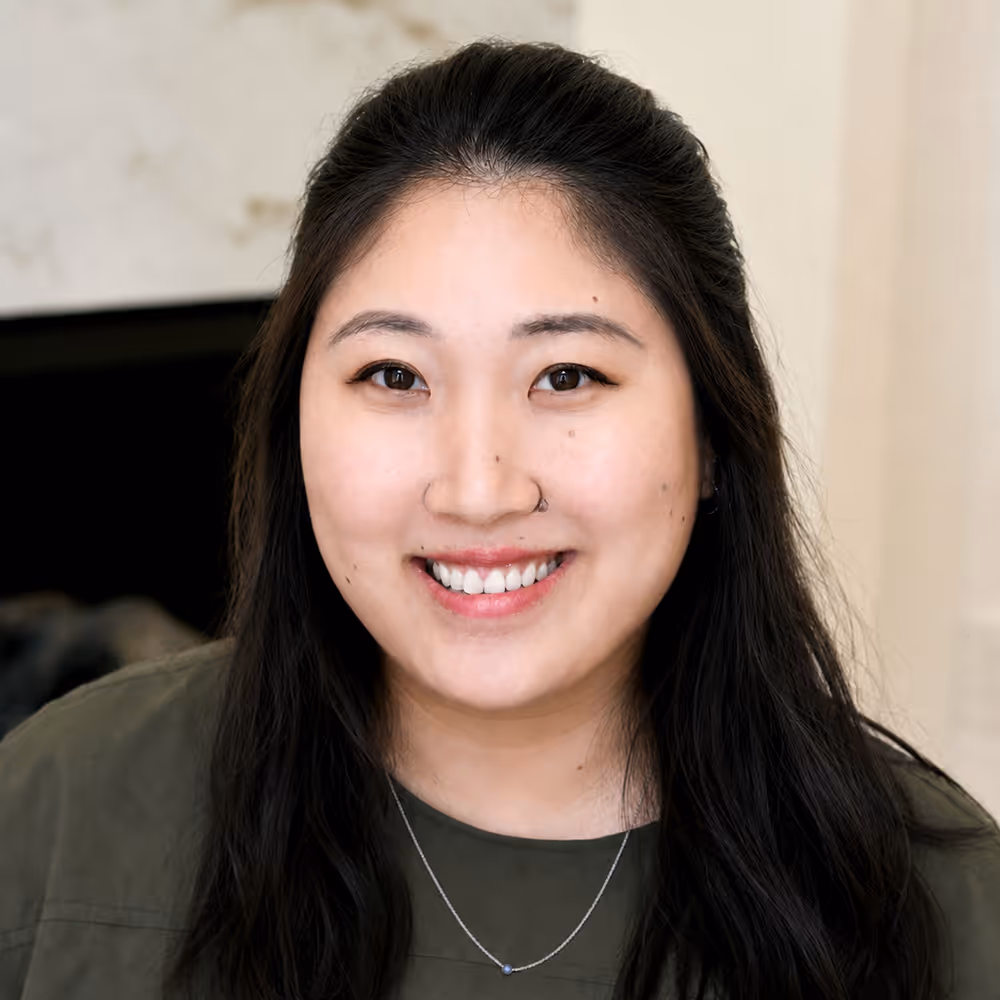 Headshot of Yujeong Kong, LPC-A, a licensed professional counselor associate specializing in art therapy.