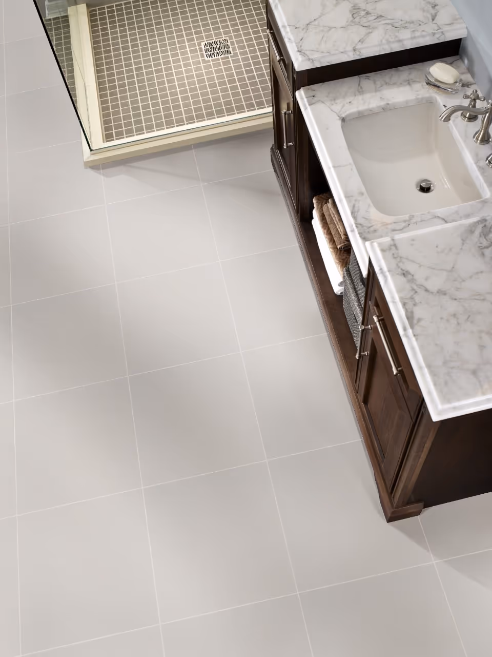 Bathroom with ceramic tiles flooring