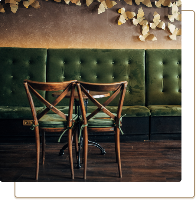 Enterijer Tesla Caffe Niš sa Teslinim muralom