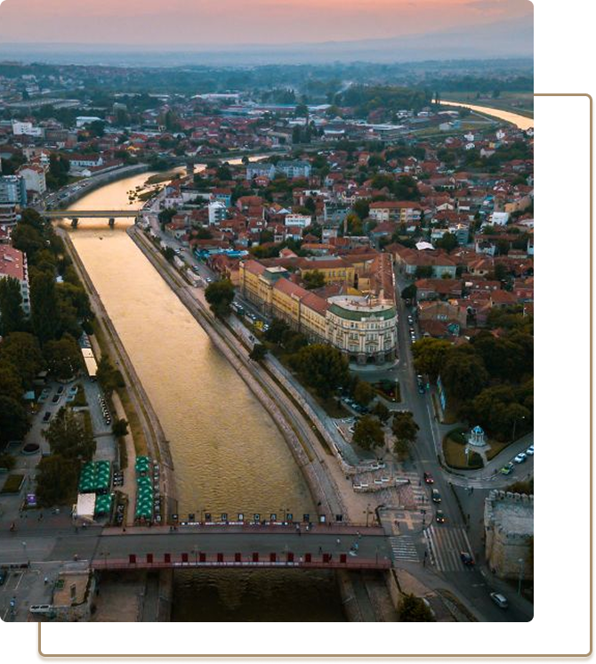 Ulica u centru Niša blizu Tesla Caffe-a