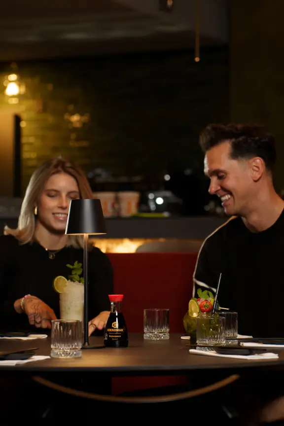 MOGGI Event-Gäste unterhalten sich