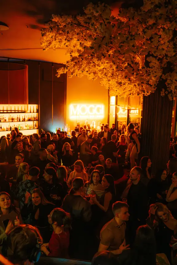 Prall gefüllte Eventlocation Tanzfläche vom MOGGI in Nürnbergs Altstadt