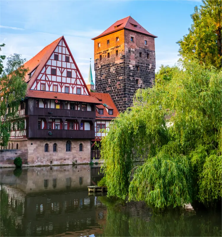 Alte Facherkhäusßer und Turm in Nürnbergs Altstadt
