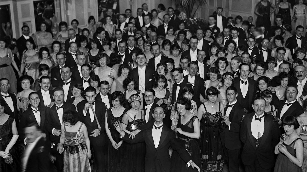 45-year mystery behind eerie photo from The Shining is ...