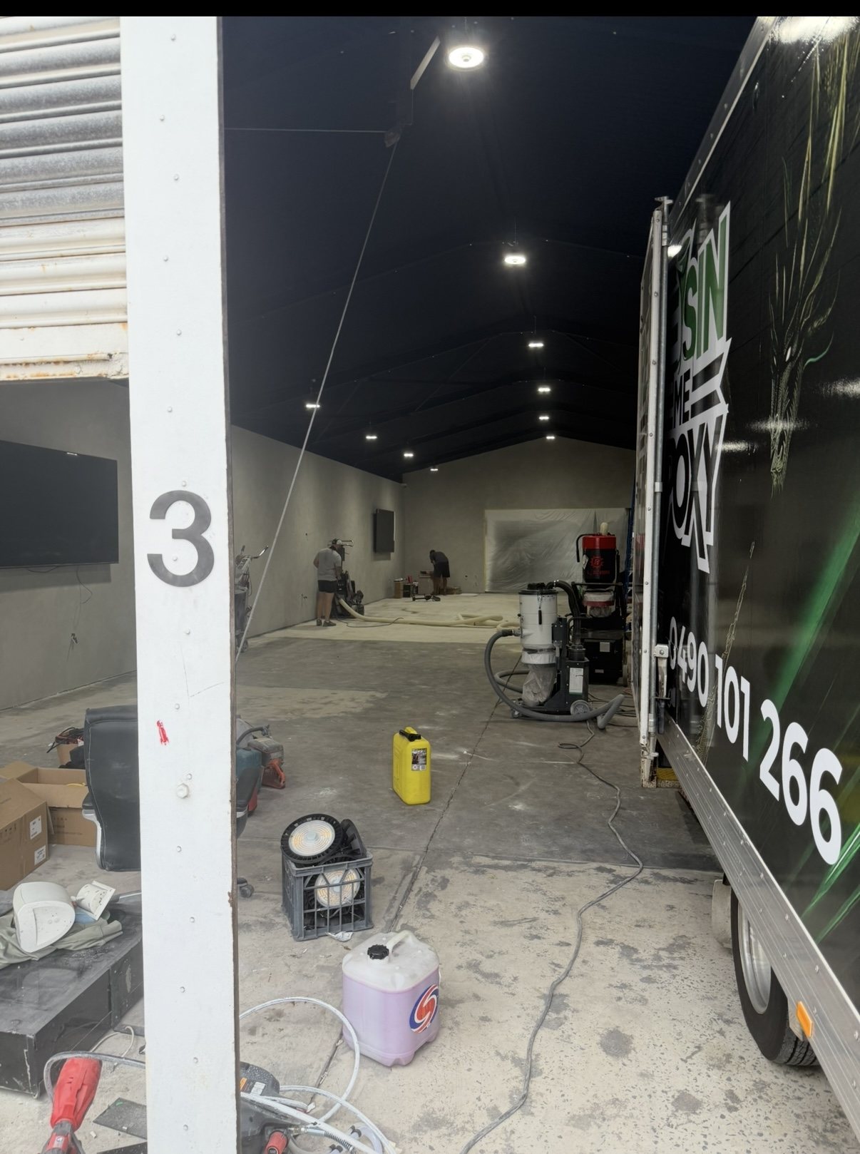 Parramatta luxury car showroom slab during commercial concrete grinding and dust-controlled preparation