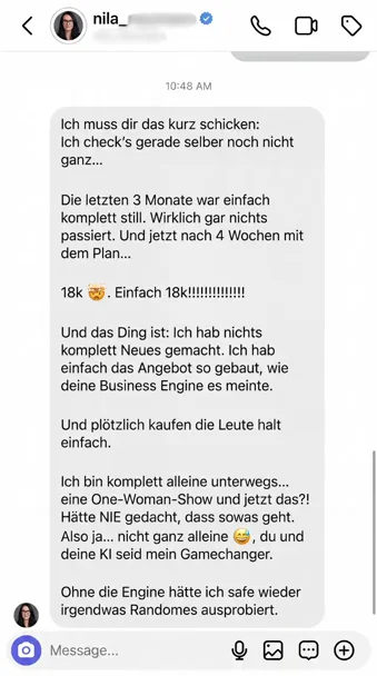 Screenshot einer Instagram-Direktnachricht auf Deutsch über den Erfolg eines Geschäftsplans mit 18.000 Umsatz in 4 Wochen, dank einer Business Engine und KI-Unterstützung.