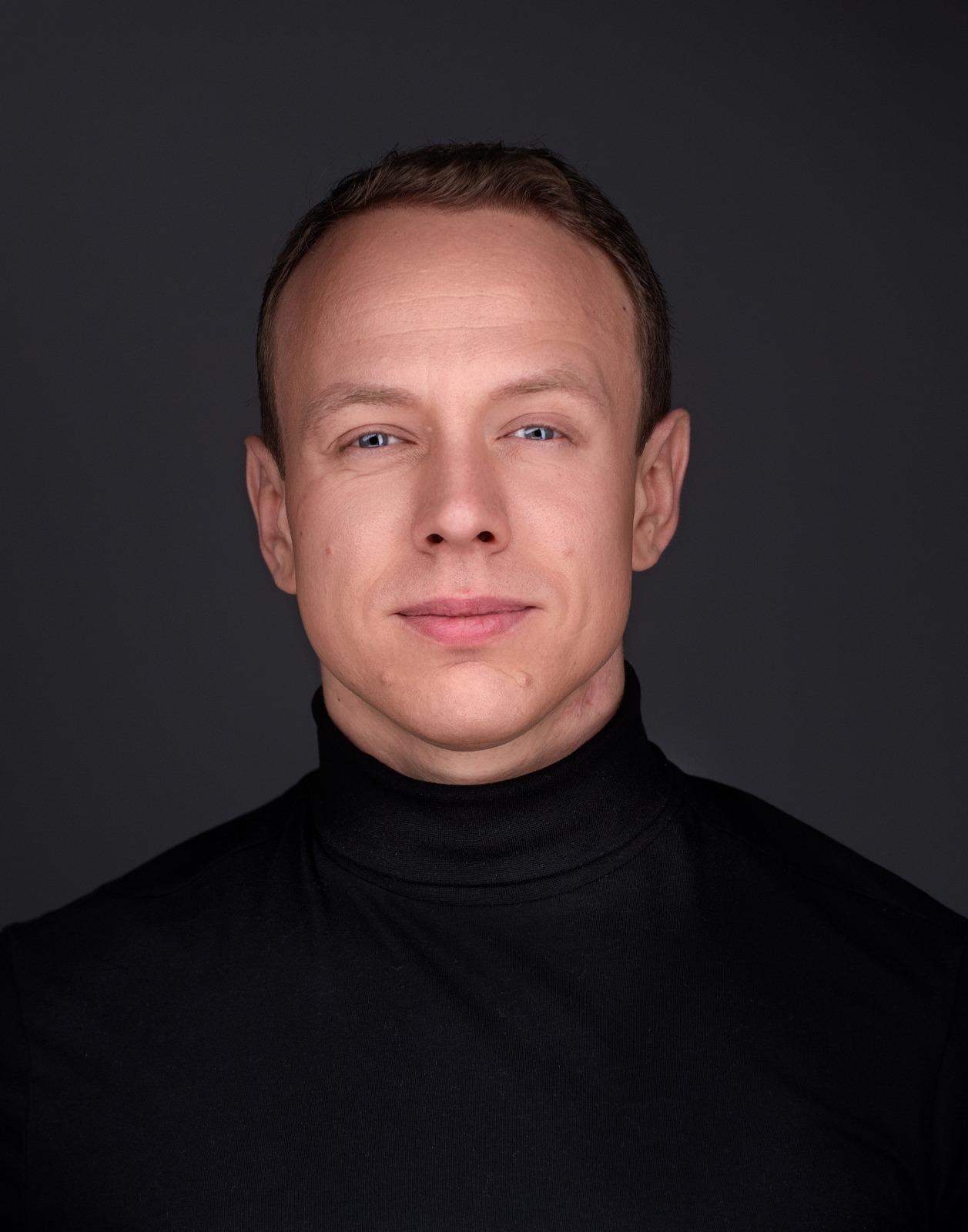 Sergii Rakhuba, MD — physician and real estate investment strategist.