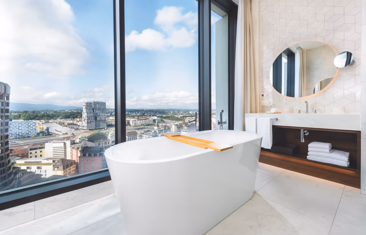 Mövenpick Hotel in Basel, Junior Suite mit Panoramablick über Basel