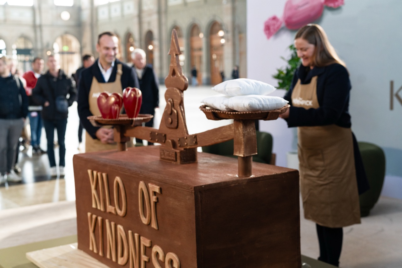 Promotions-Event am Zürich HB zum 10-jährigen Jubiläum von Mövenpicks ‘Kilo of Kindness’