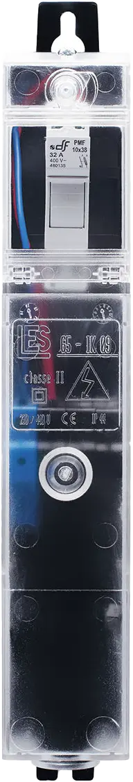 Coffret 65 LES gris, IP44, IK09, 4 modules max, vue de face fermée, coffret modulaire avec façade transparente.