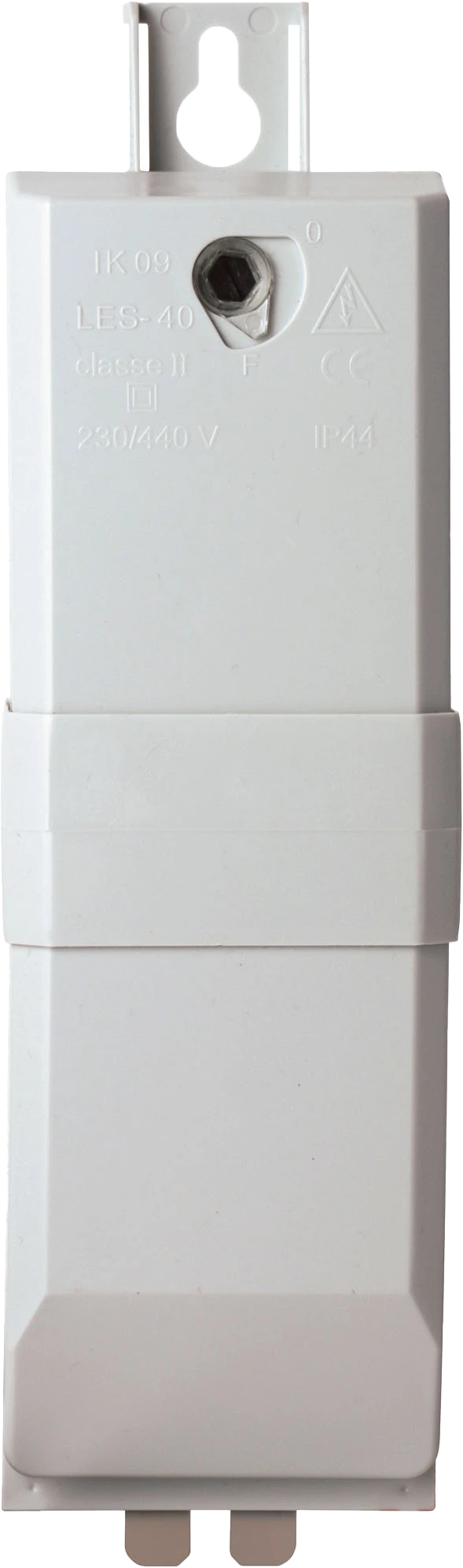 Vue avant du Coffret 40 allongé LES, boîtier isolant compact pour installation sur façade.