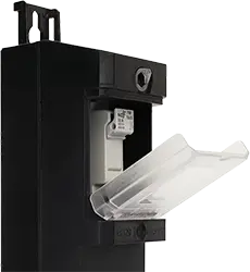 Coffret LES Façade noir pour installation murale, modèle compact à fenêtre bombée et fermeture par vis quart de tour, vue de trois-quarts.