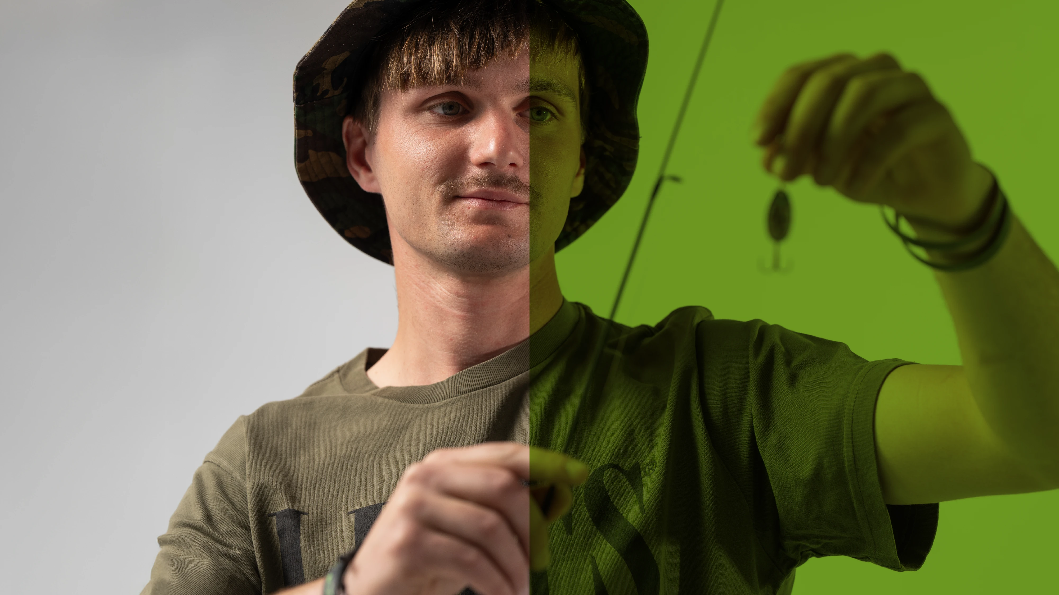 Portrait der Lehrlingskampagne von Gattlen: Studiofoto eines Lernenden in Fischerausrüstung