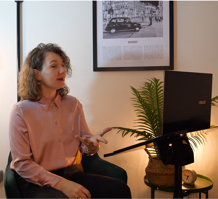 Ilona Rakauskaite talking to clients