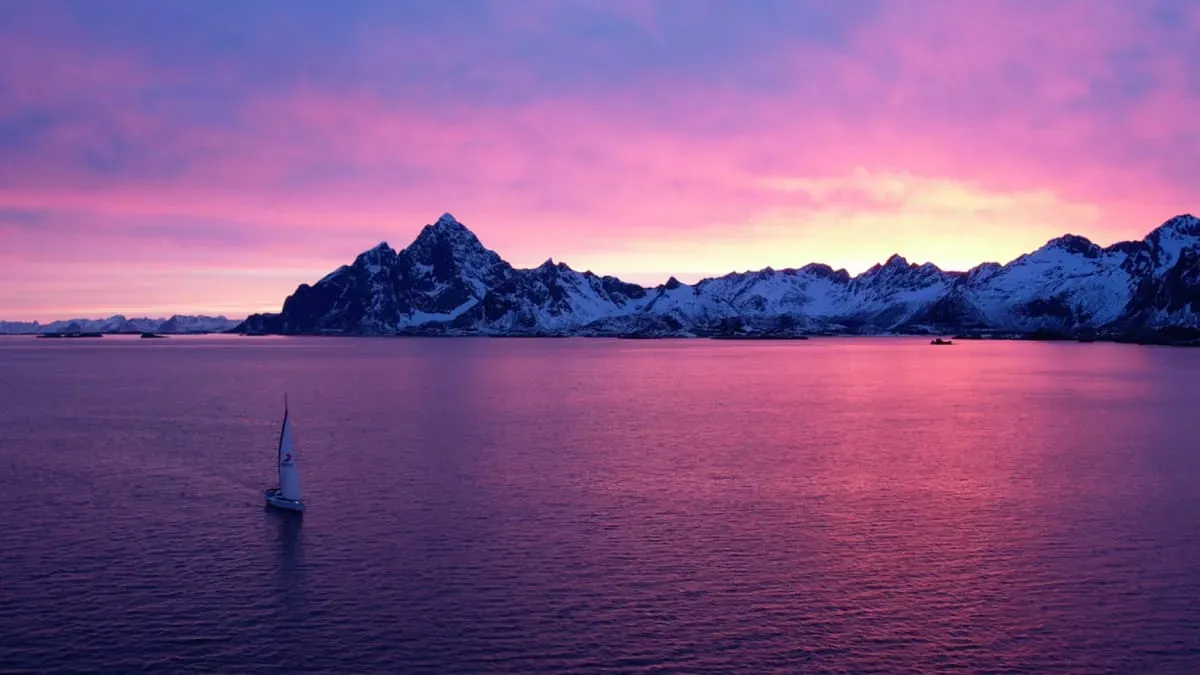 A picture of the Kahuna boat in the ocean