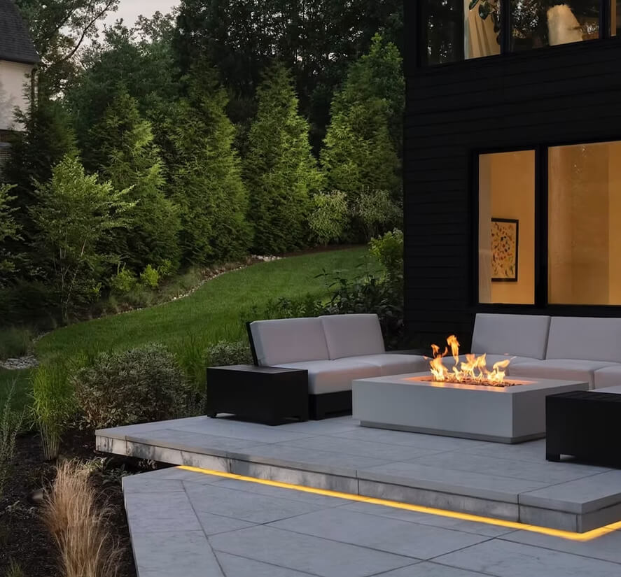 An image of an outdoor lighting