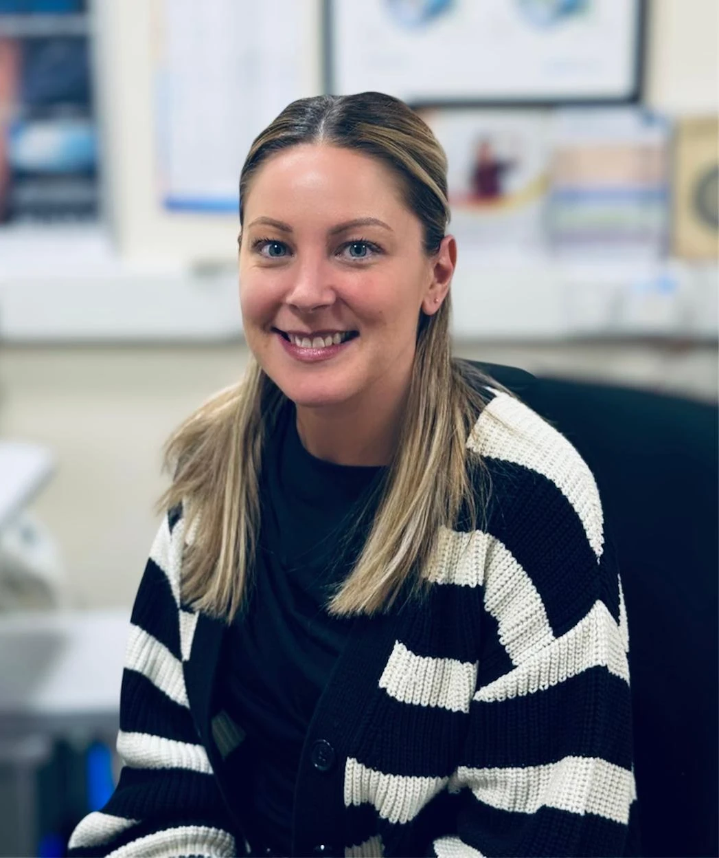 Generic female user profile icon 