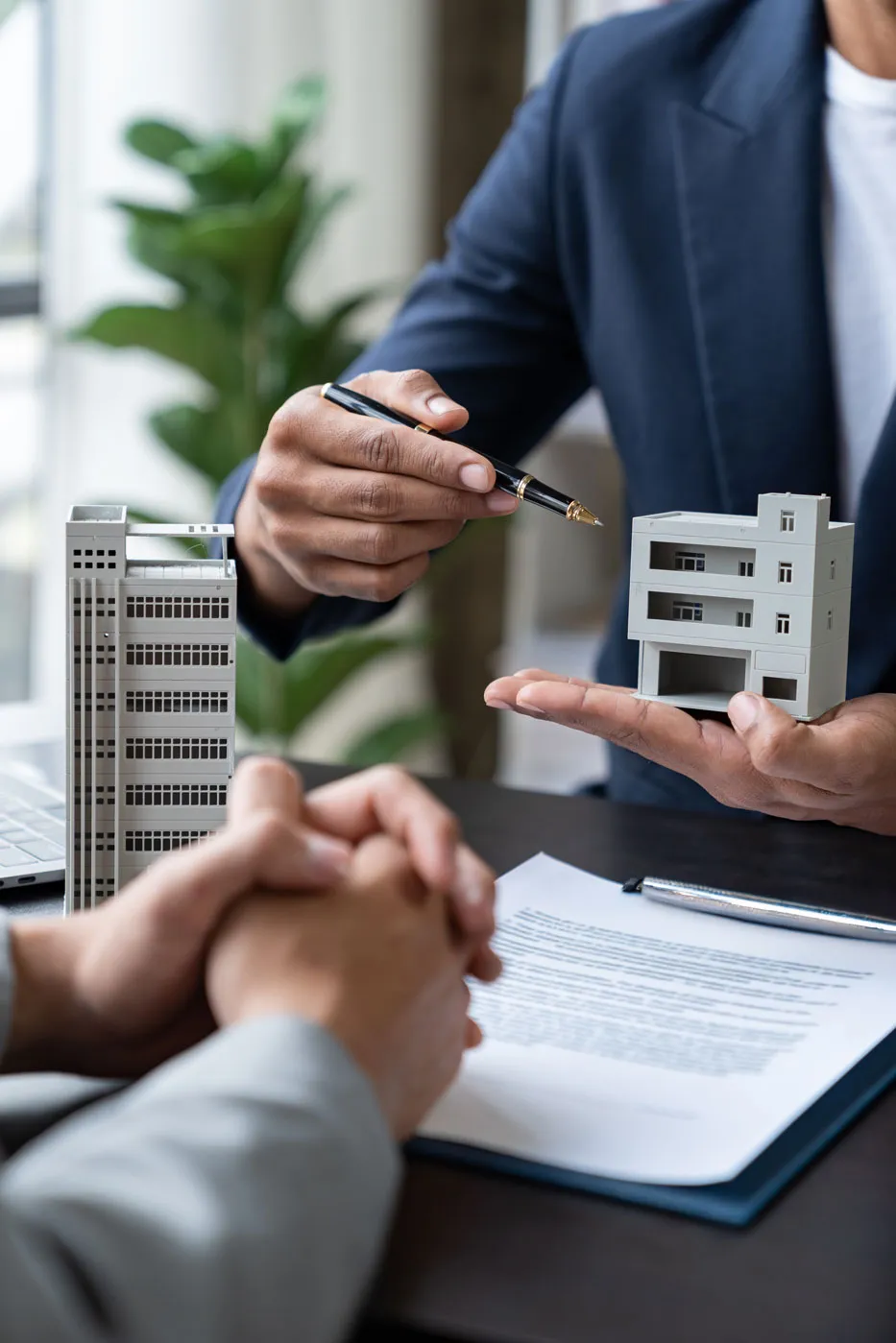 Kontakt aufnehmen zur Beratung - VR ImmoConsult