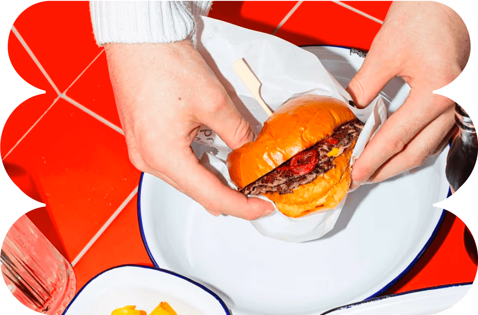 Фотография бургера в виде иконки знака логотипа от гастрофастфуда смэш бургеров PlanB