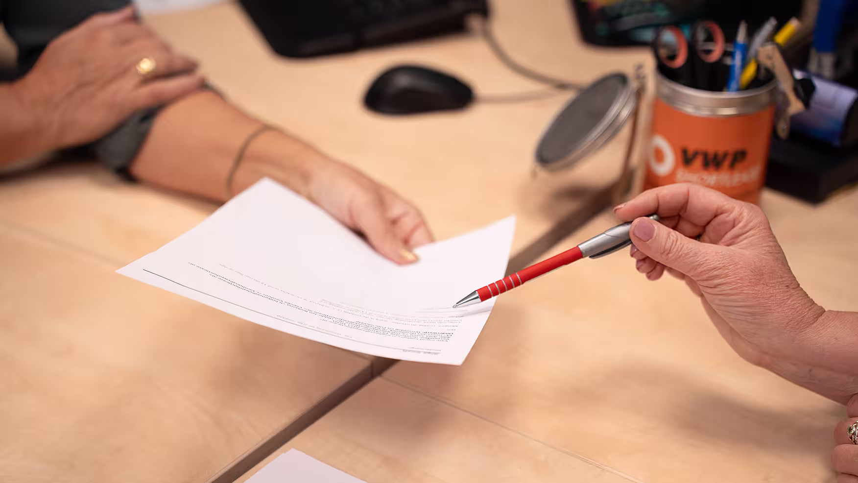 papieren ondertekenen