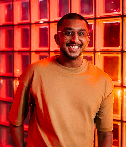 starmate's Werkstudent Bill. Er kümmert sich in der Schnittstelle zwischen Production und Consulting um projektbezogene Entwicklungsthemen.