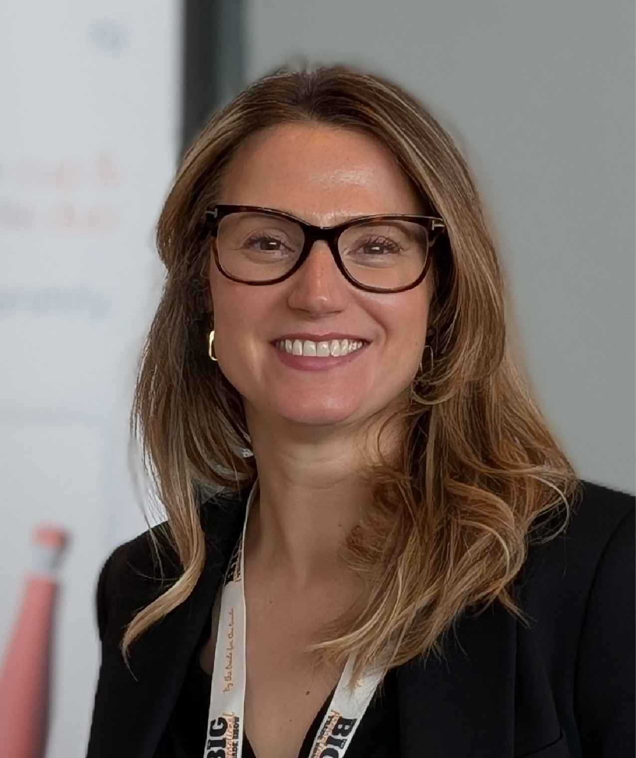 Headshot of Lesley Thomson