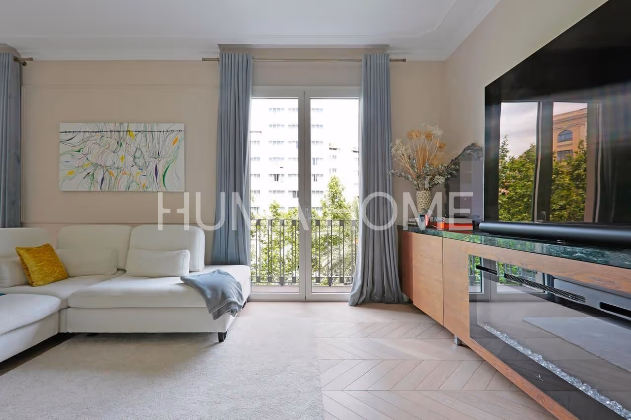 Apartment in Renovated Modernist Building