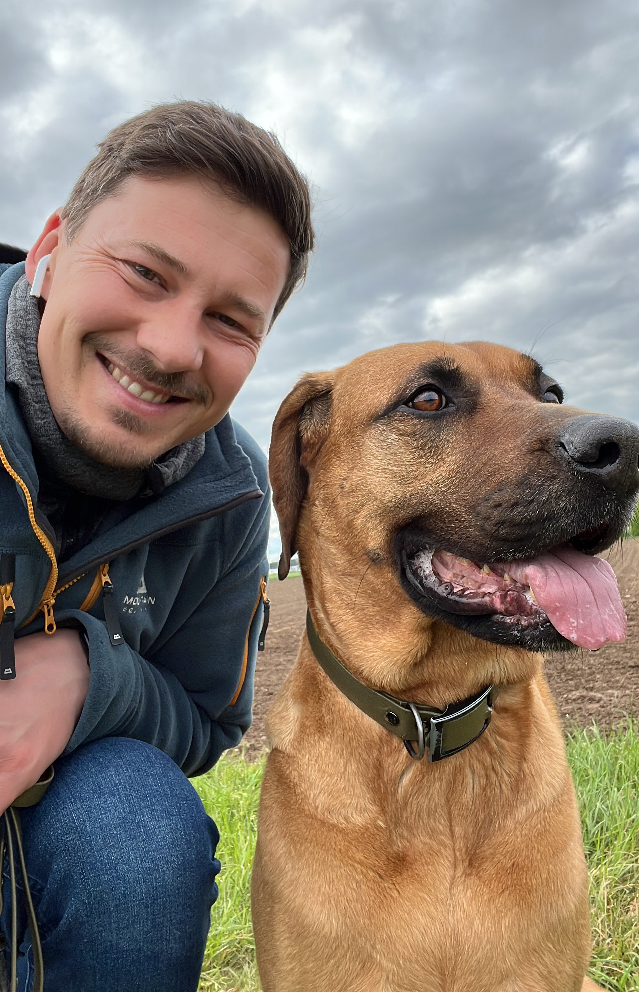 Marc-Michael Schoberer und Frieda beim Dogwalking in Herzogenaurach