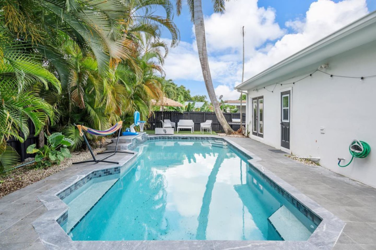 Tropical 4-bedroom villa with private pool – photo 3 of 5
