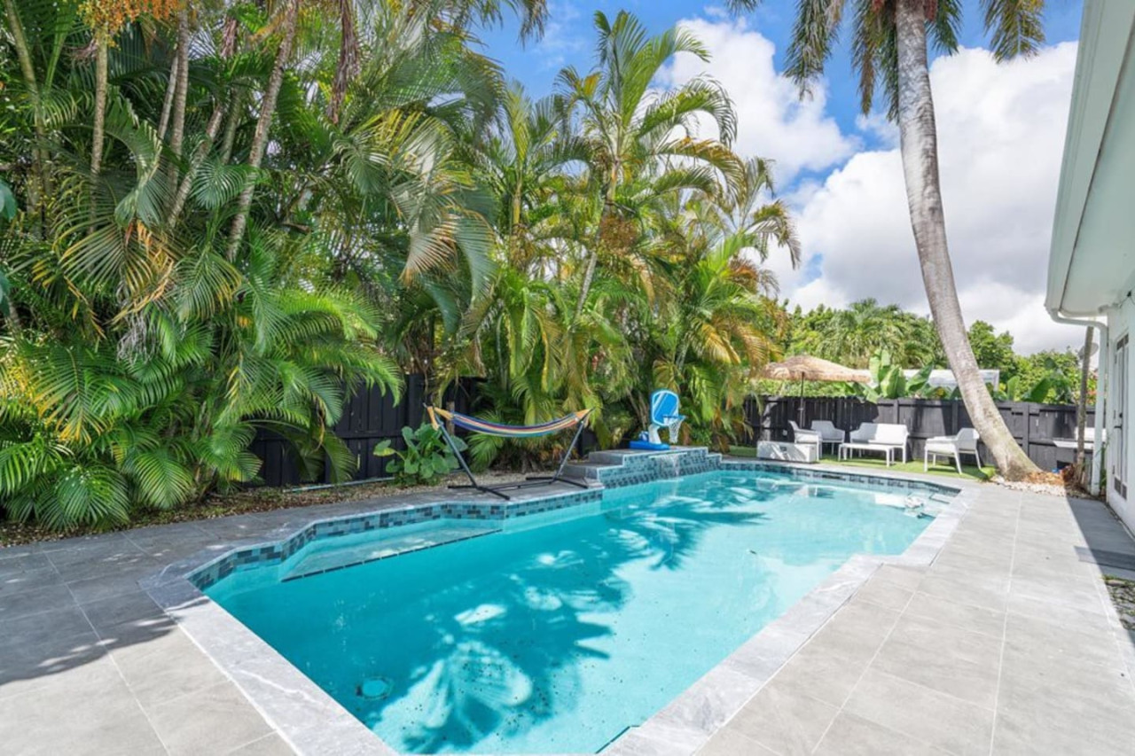 Tropical 4-bedroom villa with private pool – photo 2 of 5