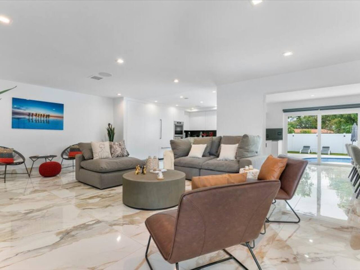 Villa Bianco 5-bedroom Aventura villa with heated pool – photo 10 of 10