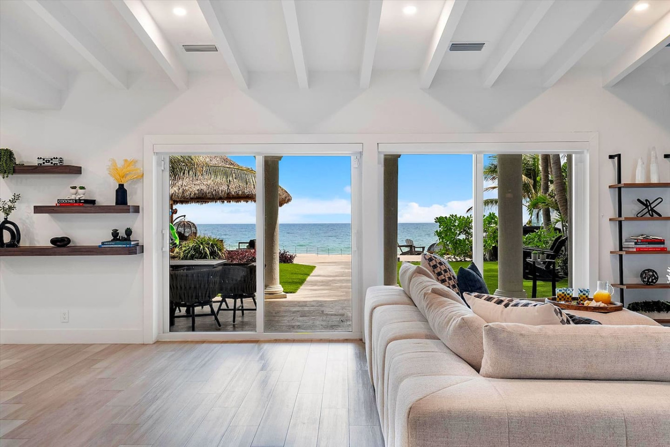 Exclusive beachfront home with sauna and gym – photo 3 of 5