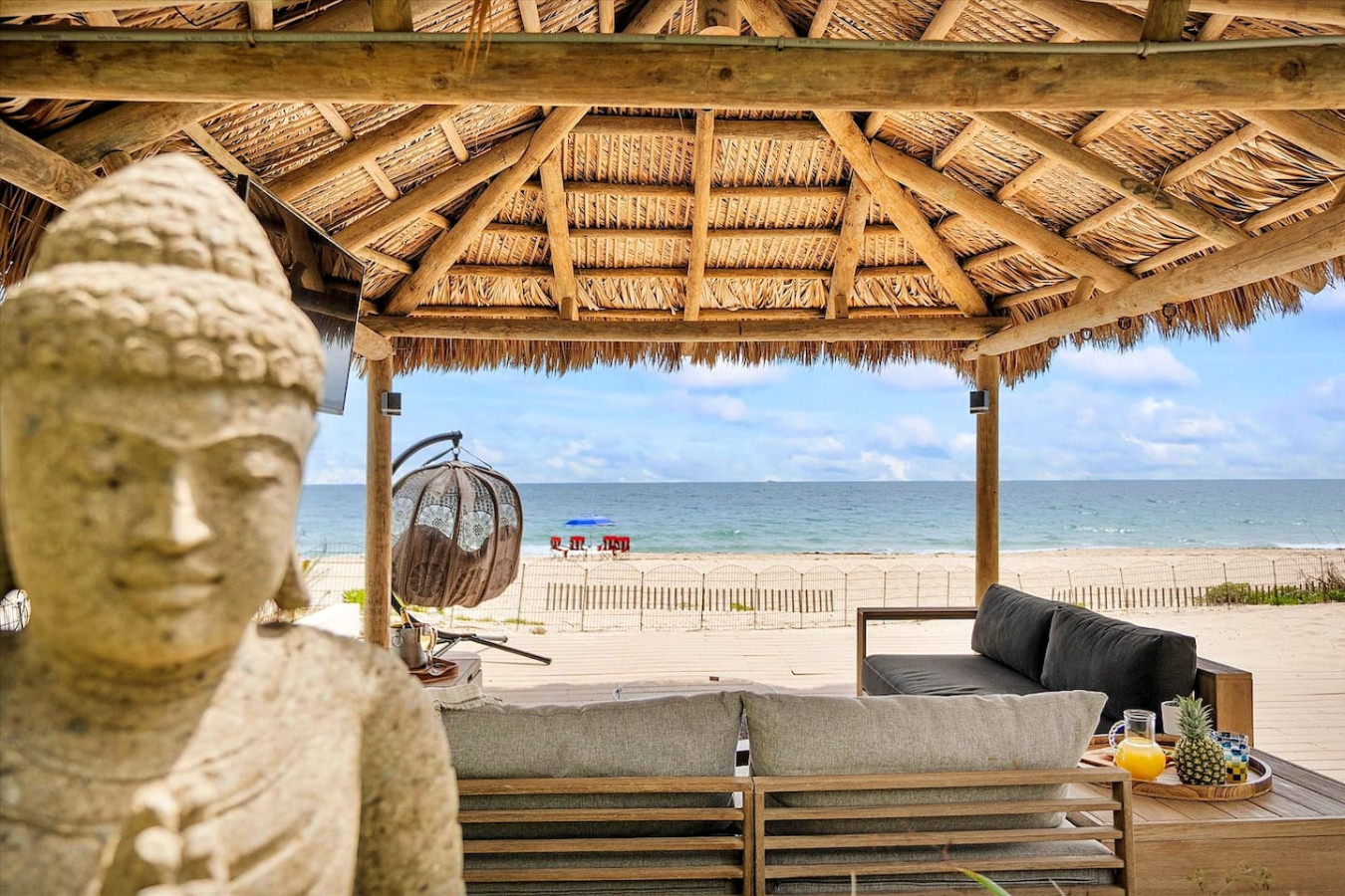 Exclusive beachfront home with sauna and gym – photo 2 of 5