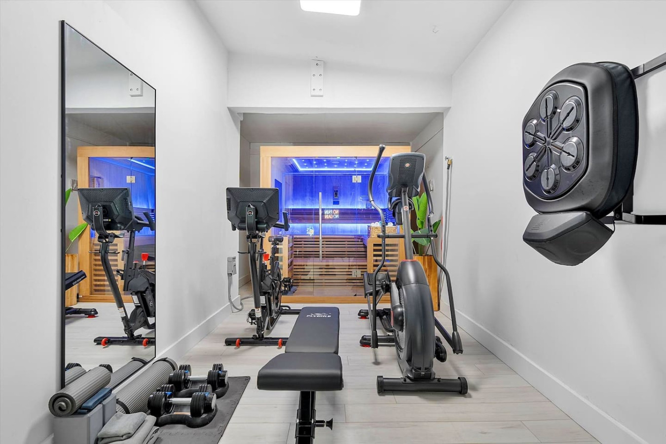 Exclusive beachfront home with sauna and gym – photo 5 of 5