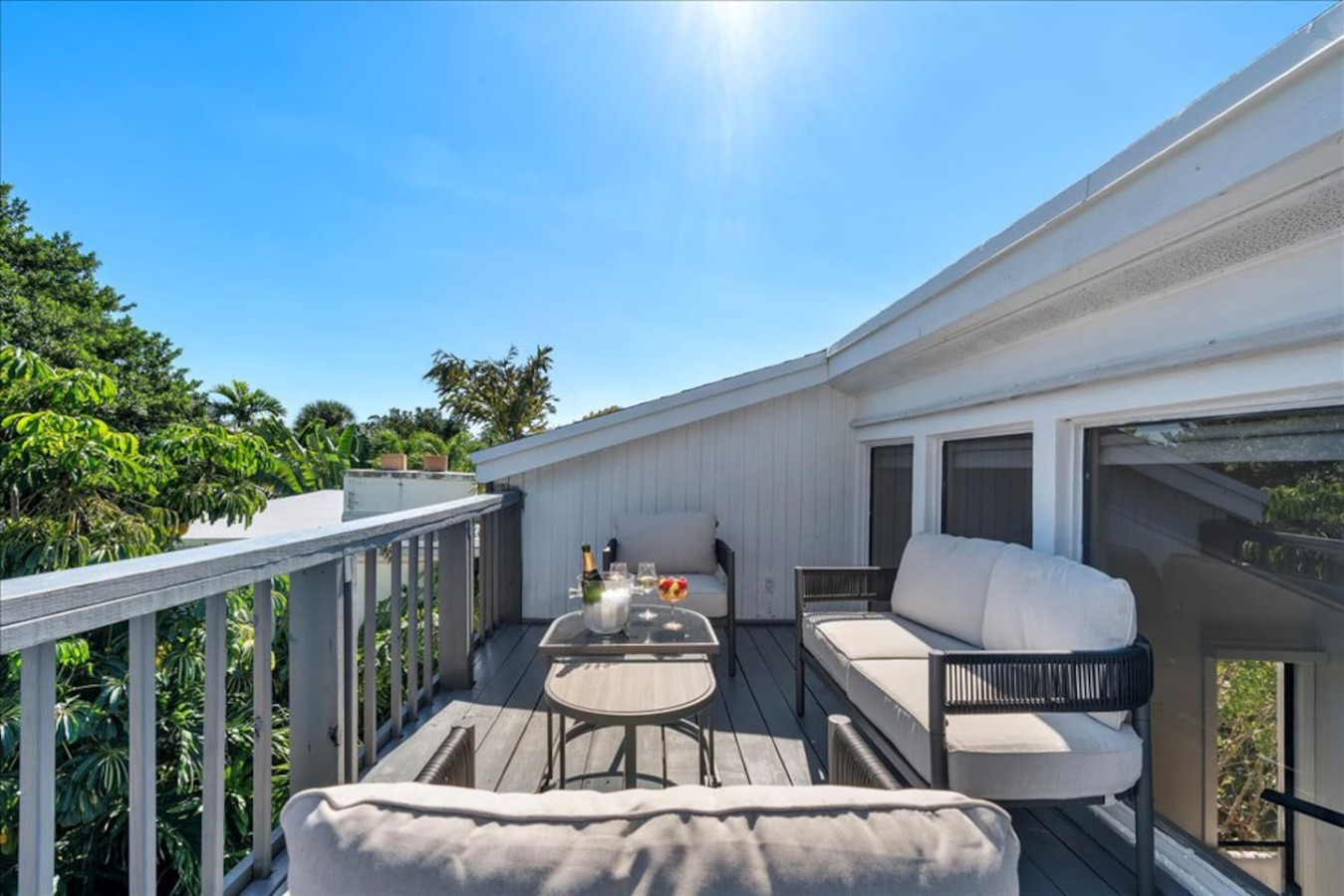 Beach Paradise home with pool, mini-golf and pool table – photo 4 of 5