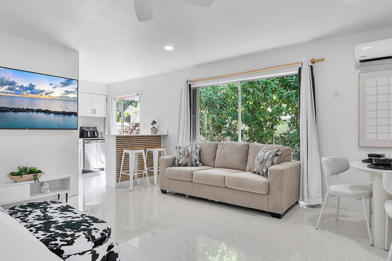 Beachside Apartment vacation rental – photo 1 of 10