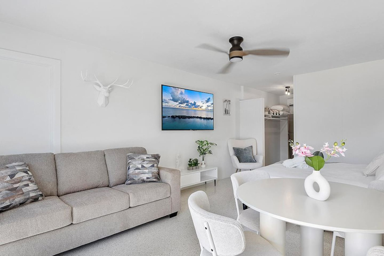 Beachside Efficiency vacation rental – photo 1 of 10