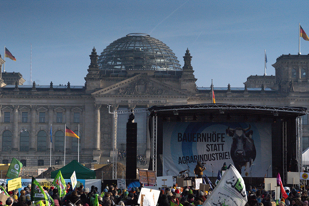image of community involvement in a grocery store
